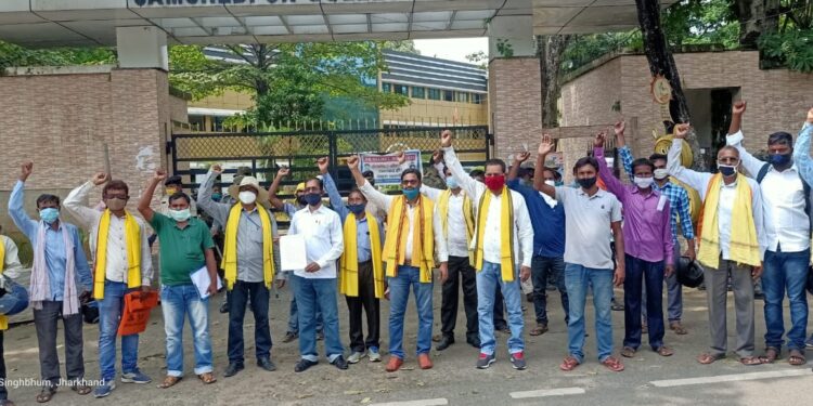 Jamshedpur : कुड़मी समुदाय के लिए अब तक कराये गये सर्वे पर सवाल, रद्द कर नये सिरे से सर्वे कराने की मांग Jamshedpur : कुड़मी समुदाय के लिए अब तक कराये गये सर्वे पर सवाल, रद्द कर नये सिरे से सर्वे कराने की मांग