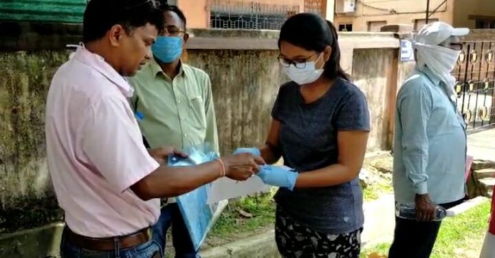 NEET Exam : हैंड सैनिटाइजेशन व मास्क के साथ परीक्षा केंद्र में प्रवेश की अनुमति