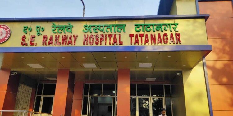 Tatanagar Railway Hospital : रेलकर्मियों के कल्याण कोष की रकम से चिकित्सकीय उपकरणों व दवाओं की जगह कर ली गयी कुर्सी-टेबुल की खरीदारी!