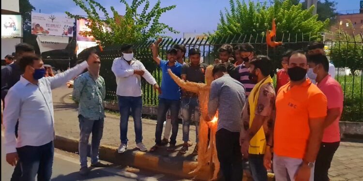 Jamshedpur : केरला समाजम मॉडल स्कूल के खिलाफ आपराधिक मामला दर्ज करने की मांग Jamshedpur : केरला समाजम मॉडल स्कूल के खिलाफ आपराधिक मामला दर्ज करने की मांग
