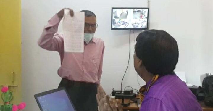 Saraikela : भवन एवं यात्रा भत्ता निर्गत करने के एवज में सहायक शिक्षक से 50 हजार रुपये मांग रहे गम्हरिया के प्रखंड शिक्षा प्रसार पदाधिकारी, शिक्षक ने उपायुक्त से शिकायत कर जांच व कार्रवाई की गुहार लगायी