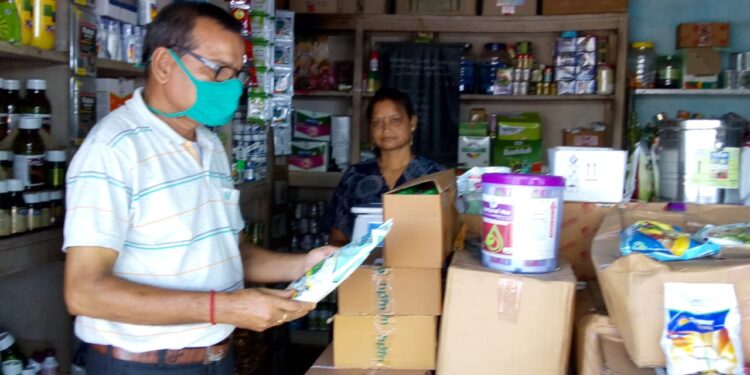 jamshedpur-rural-घाटशिला में कृषि पदाधिकारी ने खाद एवं बीज दुकानों का किया औचक निरीक्षण