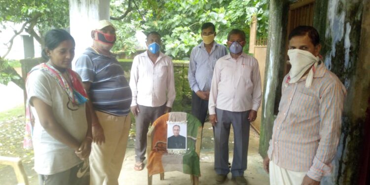jamshedpur-rural- चाकुलिया में भारत रत्न से सम्मानित पूर्व राष्ट्रपति प्रणव मुखर्जी को कांग्रेसियों ने दी श्रद्धाजंलि, कहा- वे कार्यकर्ताओं के आदर्श थे jamshedpur-rural- चाकुलिया में भारत रत्न से सम्मानित पूर्व राष्ट्रपति प्रणव मुखर्जी को कांग्रेसियों ने दी श्रद्धाजंलि, कहा- वे कार्यकर्ताओं के आदर्श थे