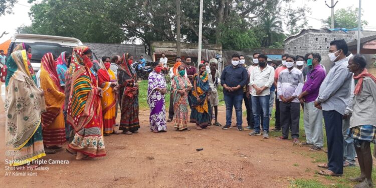 jamshedpur- rural-बहरागोड़ा के मानुषमुड़िया में पूर्व राष्ट्रपति प्रणव मुखर्जी के निधन पर शोकसभा आयोजित कर विधायक समीर महंती ने दी श्रद्धांजलि jamshedpur- rural-बहरागोड़ा के मानुषमुड़िया में पूर्व राष्ट्रपति प्रणव मुखर्जी के निधन पर शोकसभा आयोजित कर विधायक समीर महंती ने दी श्रद्धांजलि