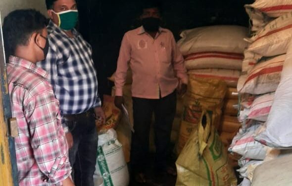 jamshedpur-rural-प्रभारी प्रखंड कृषि पदाधिकारी ने खाद एवं बीज दुकानों का किया निरीक्षण, ई-पॉश मशीन यूज नहीं करने वालों को कारण बताओ नोटिस jamshedpur-rural-प्रभारी प्रखंड कृषि पदाधिकारी ने खाद एवं बीज दुकानों का किया निरीक्षण, ई-पॉश मशीन यूज नहीं करने वालों को कारण बताओ नोटिस