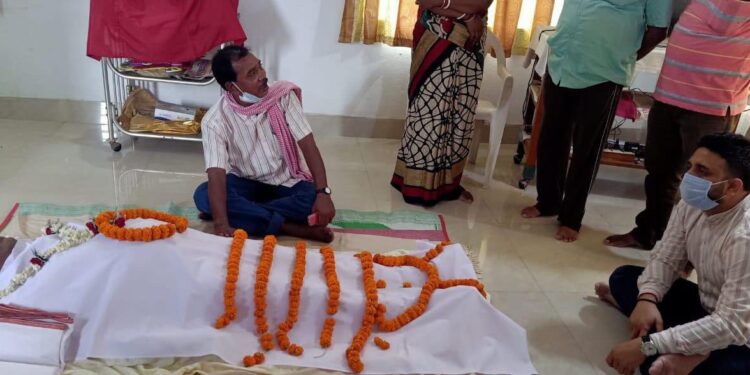 jamshedpur-rural-पूर्व मंत्री दिनेश षाड़ंगी के करीबी रहे पूर्व ग्रामीण जिला अध्यक्ष तहसीलदार हांसदा का निधन, भाजपा में शोक की लहर, कुणाल ने परिजनों को दी सांत्वना