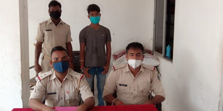west-singhbhum-शादी का प्रलोभन देकर युवती से दुष्कर्म का आरोपी ओडिशा से गिरफ्तार, गया जेल west-singhbhum-शादी का प्रलोभन देकर युवती से दुष्कर्म का आरोपी ओडिशा से गिरफ्तार, गया जेल