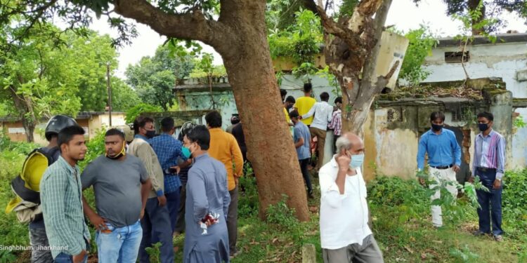 jamshedpur-कदमा के खंडहर क्वार्टर से सड़ा गला शव मिलने से सनसनी, पुलिस जांच में जुटी