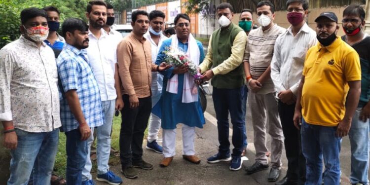 jamshedpur-Congress-जमशेदपुर पहुंचे कांग्रेस पार्टी के प्रदेश सचिव तनवीर आलम का स्वागत, संगठन मजबूती पर की चर्चा jamshedpur-Congress-जमशेदपुर पहुंचे कांग्रेस पार्टी के प्रदेश सचिव तनवीर आलम का स्वागत, संगठन मजबूती पर की चर्चा