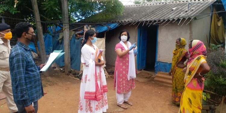 jamshedpur-rural-प्रभारी पदाधिकारी ज्योत्सना सिंह व बीडीओ शालिनी ने कालिंदी बस्ती का किया निरीक्षण, लाभुकों से की पूछताछ, समाधान का दिया आश्वासन jamshedpur-rural-प्रभारी पदाधिकारी ज्योत्सना सिंह व बीडीओ शालिनी ने कालिंदी बस्ती का किया निरीक्षण, लाभुकों से की पूछताछ, समाधान का दिया आश्वासन