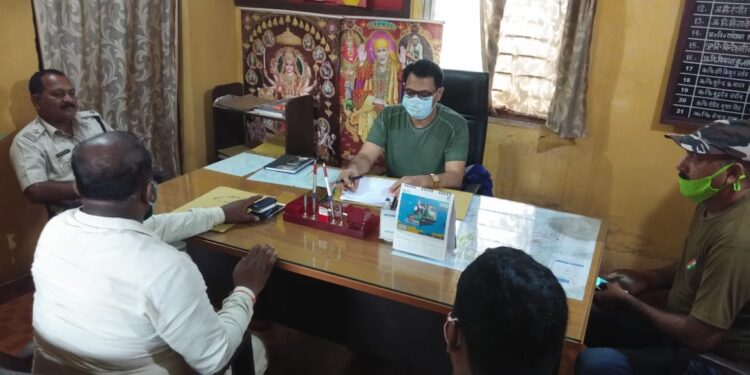 west- singhbhum-एसडीपीओ ने की थाना प्रभारियों के साथ बैठक, कहा- हरहाल में अपराध पर अंकुश लगे