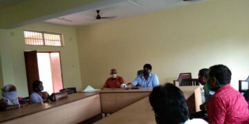 jamshedpur-rural-घाटशिला प्रखंड विकास पदाधिकारी ने मुखियाओं के साथ की बैठक, कहा-कोविड जांच के लिए लोगों को करें प्रेरित