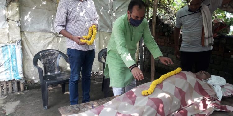 jamshedpur-two-big-loss-जमशेदपुर में ”खोया” अपना ”दो कार्यकर्ता”, बिष्टुपुर के पूर्व भाजपा मंडल अध्यक्ष बिनोद पांडेय घर से निकल रहे थे, अचानक से गिर पड़े, हो गयी मौत, गोविंदपुर स्टेशन निर्माण के नायक शालदेव शाह की अचानक से घर पर ही तबीयत बिगड़ी, अस्पताल लाये गये तो हो गयी मौत