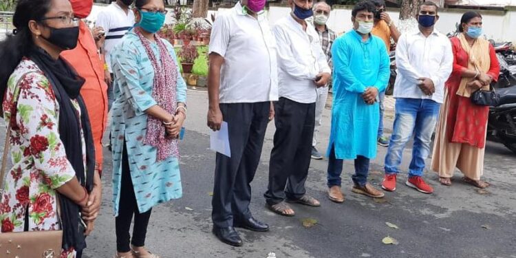 jamshedpur-crime-सरयू राय के पार्टी कार्यालय के बाहर गोली चलाने के मामले में राहुल सिंह के खिलाफ एफआइआर दायर, फरार राहुल सिंह ने फिर बोला-मेरे को राजनीति के तहत फंसाया जा रहा, भारतीय जनमोर्चा के नेता एसएसपी से मिले