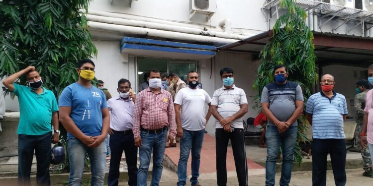 jharkhand-health-big-neglegency-झारखंड में स्वास्थ्य का हाल जानिये, 3 बड़ी घटना स्वास्थ्य विभाग की खोलती है पोल, case-1-कोविड टेस्ट कराने गयी गर्भवती महिला के गले में ही टूट गया टेस्टिंग किट, हालत गंभीर, case-2-जमशेदपुर के ब्रह्मानंद अस्पताल में कोरोना टेस्ट के इंतजार में चली गयी डीसी ऑफिस की महिला कर्मचारी की जान, case-3-एंबुलेंस के अभाव में चली गयी थी जान, कार्रवाई का आदेश jharkhand-health-big-neglegency-झारखंड में स्वास्थ्य का हाल जानिये, 3 बड़ी घटना स्वास्थ्य विभाग की खोलती है पोल, case-1-कोविड टेस्ट कराने गयी गर्भवती महिला के गले में ही टूट गया टेस्टिंग किट, हालत गंभीर, case-2-जमशेदपुर के ब्रह्मानंद अस्पताल में कोरोना टेस्ट के इंतजार में चली गयी डीसी ऑफिस की महिला कर्मचारी की जान, case-3-एंबुलेंस के अभाव में चली गयी थी जान, कार्रवाई का आदेश