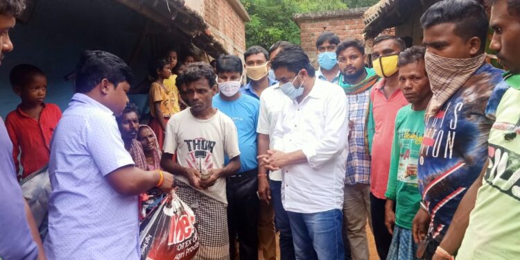 Jamshedpur-Rural-Chakulia : खारबांधा के कैनाल में डूबने से वृद्ध महिला की मौत, विधायक ने किया आर्थिक सहयोग Jamshedpur-Rural-Chakulia : खारबांधा के कैनाल में डूबने से वृद्ध महिला की मौत, विधायक ने किया आर्थिक सहयोग