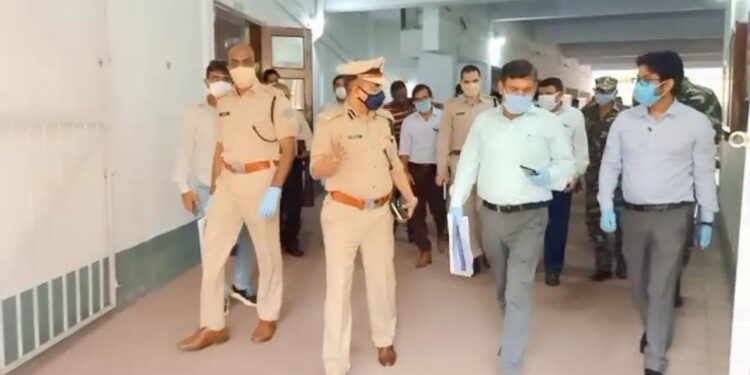 jamshedpur-corona-alert-कोल्हान के आयुक्त और डीआइजी ने कोरोना को लेकर की अहम बैठक, निजी अस्पतालों के साथ समन्वय स्थापित कर व्यवस्था दुरुस्त करने का डीसी-एसएसपी को आदेश-video jamshedpur-corona-alert-कोल्हान के आयुक्त और डीआइजी ने कोरोना को लेकर की अहम बैठक, निजी अस्पतालों के साथ समन्वय स्थापित कर व्यवस्था दुरुस्त करने का डीसी-एसएसपी को आदेश-video