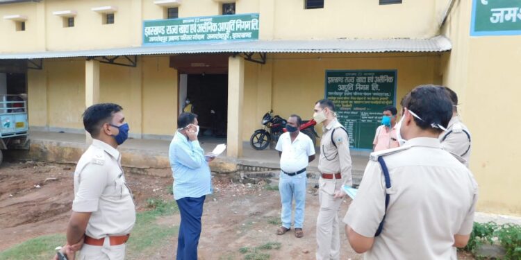 jamshedpur-police-meeting-with-businessmen-जमशेदपुर में विधि-व्यवस्था बनाए रखने के लिए सिटी एसपी ने व्यापारियों के साथ की बैठक, समस्याओं से हुए अवगत