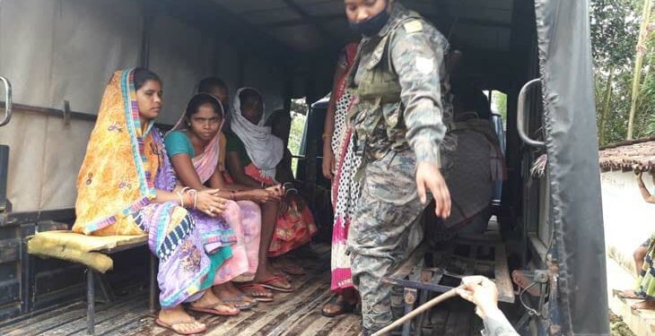 jharkhand-shamefull-crime-झारखंड में शर्मसार करने वाली घटना, महिला को डायन बताकर पहले बाल काटा, फिर पूरे गांव में अर्धनग्न कर घुमाया, गांव की महिला पंचायत ने ही सुनायी थी महिला को सजा, विरोध के बीच महिला को सजा सुनाने वाली 6 महिला समेत 9 गिरफ्तार