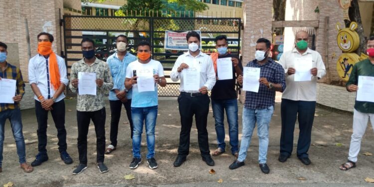 jamshedpur-durga-puja-issue-जमशेदपुर में दुर्गा पूजा को लेकर बढ़ा दबाव, पूजा को लेकर हिंदूवादी संगठन व सनातन धर्म से जुड़े लोग प्रशासन पर दबाव बनाने पहुंचे-video jamshedpur-durga-puja-issue-जमशेदपुर में दुर्गा पूजा को लेकर बढ़ा दबाव, पूजा को लेकर हिंदूवादी संगठन व सनातन धर्म से जुड़े लोग प्रशासन पर दबाव बनाने पहुंचे-video