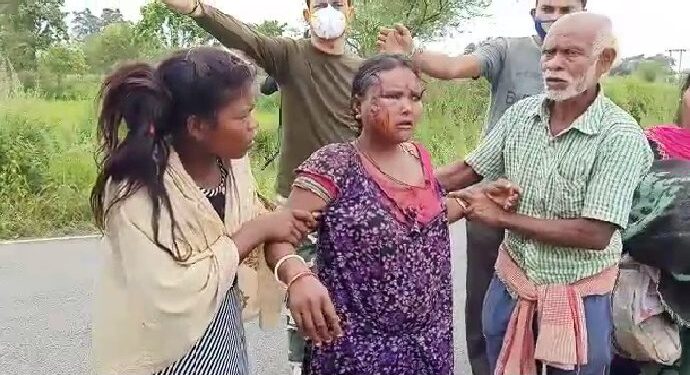 west- singhbhum- टोंटो के तारोपी गांव में अज्ञात अपराधियों ने दंपती पर किया जानलेवा हमला, पति की मौत,पत्नी गंभीर