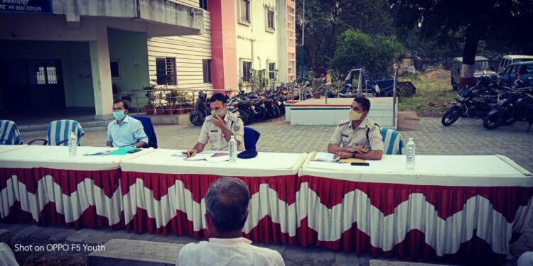 jamshedpur-गोलमुरी थाना परिसर में हुई केंद्रीय दुर्गा पूजा समिति की बैठक, एसडीओ ने कहा -दो बजे तक मूर्ति विसर्जन सुनिश्चित कराएं jamshedpur-गोलमुरी थाना परिसर में हुई केंद्रीय दुर्गा पूजा समिति की बैठक, एसडीओ ने कहा -दो बजे तक मूर्ति विसर्जन सुनिश्चित कराएं