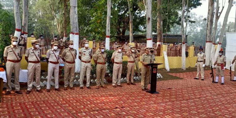 west- singhbhum-पुलिस संस्मरण दिवस पर शहीदों को दी गई श्रद्धांजलि, शहीद की पत्नी व परिजनों को किया गया सम्मानित west- singhbhum-पुलिस संस्मरण दिवस पर शहीदों को दी गई श्रद्धांजलि, शहीद की पत्नी व परिजनों को किया गया सम्मानित