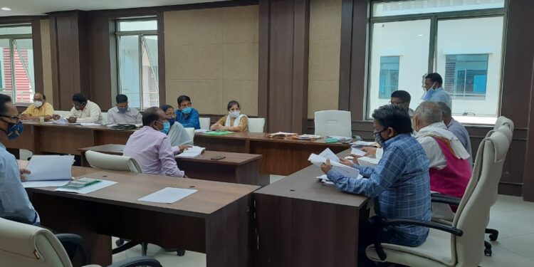 jamshedpur- rural-अनागत प्रश्न क्रियान्वयन समिति की विभागीय बैठक में शामिल हुए विधायक समीर महंती