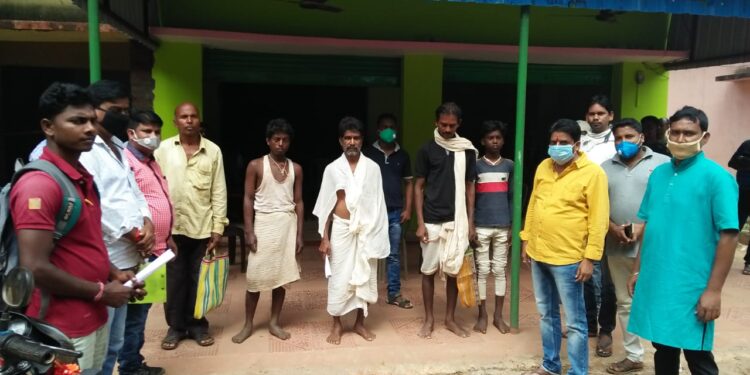 jamshedpur-rural-विधायक समीर महंती ने सात निर्धन परिवार को किया आर्थिक सहयोग jamshedpur-rural-विधायक समीर महंती ने सात निर्धन परिवार को किया आर्थिक सहयोग