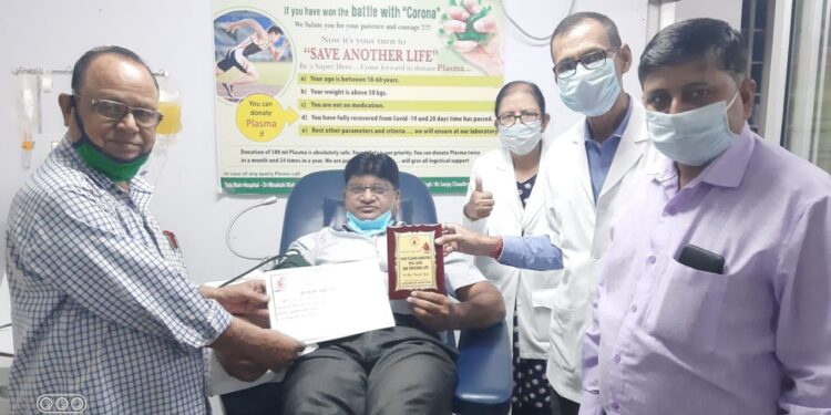Jamshedpur Plasma Donation : कोरोना पर विजय पा चुके टीएमएच के अशोक कुमार शर्मा समेत तीन लोगों ने किया प्लाज्मा दान Jamshedpur Plasma Donation : कोरोना पर विजय पा चुके टीएमएच के अशोक कुमार शर्मा समेत तीन लोगों ने किया प्लाज्मा दान