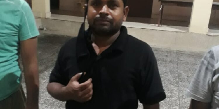 west- singhbhum-चाईबासा मधु बाजार के पास जनता निवास लॉज में पुलिस का छापा, पिस्टल व 7 जिंदा कारतुस के साथ चार गिरफ्तार