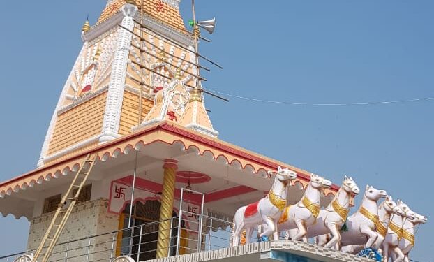 jamshedpur-rural-कलश यात्रा के साथ घाटशिला अनुमंडल में पहले सूर्य मंदिर का तीन दिवसीय प्राण-प्रतिष्ठा महोत्सव शुरू,सोशल डिस्टेंसिंग के नियमों का रखा जा रहा है ध्यान