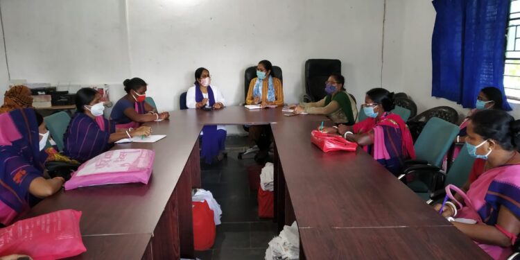 jamshedpur-rural-मुसाबनी में बीडीओ ने आंगनबाड़ी सेविकाओं के साथ की बैठक, टीबी मरीज,दिव्यांगों को चिन्हित करने का दिया निर्देश