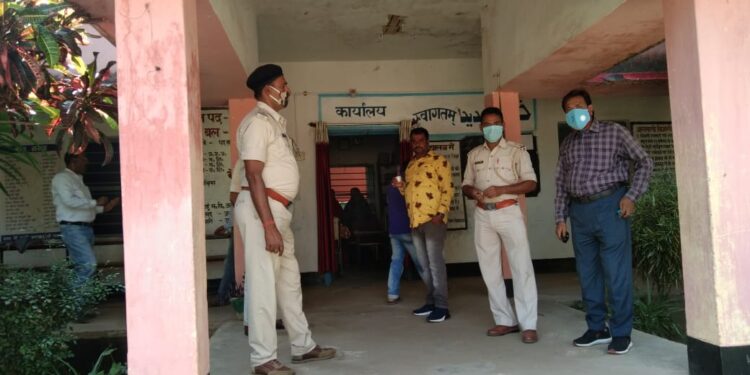 jamshedpur-rural-केरोसिन को लेकर दो पक्षों में मारपीट, एक घायल, एक दूसरे के खिलाफ थाने में मामला दर्ज jamshedpur-rural-केरोसिन को लेकर दो पक्षों में मारपीट, एक घायल, एक दूसरे के खिलाफ थाने में मामला दर्ज