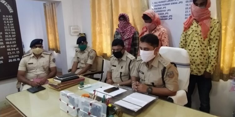 Jamshedpur-crime : बागबेड़ा में अपराधी बड़ी घटना को देने वाले थे अंजाम, पुलिस ने गुप्त सूचना के आधार पर तीन को पकड़ा
