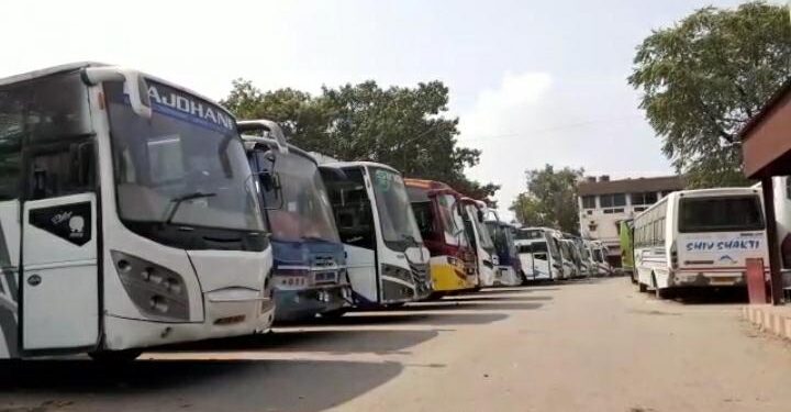 Jamshedpur : दुविधा में बस संचालक, सरकारी घोषणा को बताया कागजी खानापूर्ति, पुनर्विचार करने की मांग