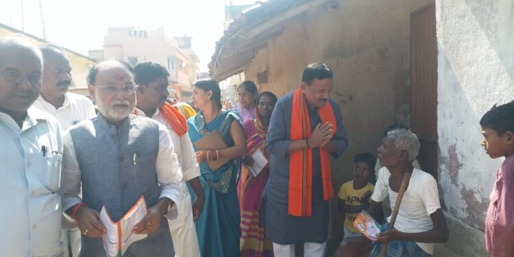 Jamshedpur-Rural : पेंशन को लेकर उत्पन्न विसंगतियों को दूर करने की मांग पर विधायक से मिले प्राथमिक शिक्षक