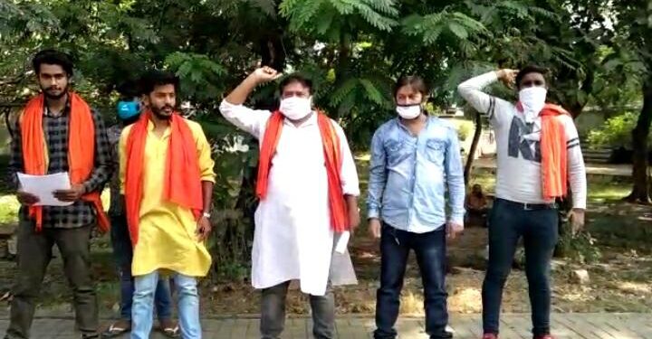 Jamshedpur : हरियाणा के निकिता तोमर हत्याकांड पर उबाल, हिंदू राष्ट्र सेना ने प्रधानमंत्री से मांगा इस्तीफा, देश में लव जिहाद पर भी ठोस कानून बनाने की मांग Jamshedpur : हरियाणा के निकिता तोमर हत्याकांड पर उबाल, हिंदू राष्ट्र सेना ने प्रधानमंत्री से मांगा इस्तीफा, देश में लव जिहाद पर भी ठोस कानून बनाने की मांग