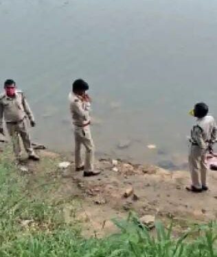 Jamshedpur-crime : शंकोसाई निवासी मुरारी हत्याकांड मामले में बोड़ाम पुलिस ने मानगो बालेश्वर पथ से एक को लिया हिरासत में