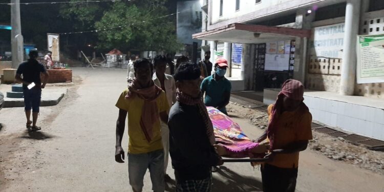 jamshedpur-suspected-death-जुगसलाई में आठ माह की गर्भवती की संदिग्ध अवस्था में मौत, मायके पक्ष ने लगाया ससुरालवालों पर हत्या का आरोप, गले में पाया गया निशान-video