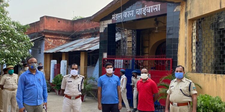 jharkhand-jails-raid-झारखंड के सभी जेल में एक साथ हुई छापामारी, west-singhbhum-चाईबासा जेल में भी छापा, नक्सली चाईबासा जेल में है बंद