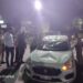 Jamshedpur-accident : तेज रफ्तार में साकची थाना के पास डिवाइडर से टकराई कार, नशे की हालत में थे युवक, पुलिस से भी उलझे