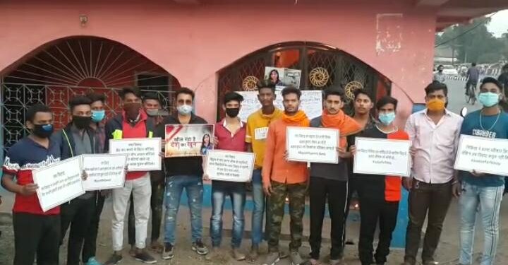 Saraikela : हरियाणा की घटना पर गम्हरिया में बजरंग दल ने की श्रद्धांजलि सभा, चलाया हस्ताक्षर अभियान Saraikela : हरियाणा की घटना पर गम्हरिया में बजरंग दल ने की श्रद्धांजलि सभा, चलाया हस्ताक्षर अभियान