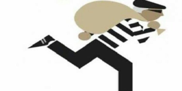 Jamshedpur-crime : लोयला बी एड कॉलेज की शिक्षिका से देर रात छिनतई, बाइक छोड़ फरार हुए अपराधी Jamshedpur-crime : लोयला बी एड कॉलेज की शिक्षिका से देर रात छिनतई, बाइक छोड़ फरार हुए अपराधी