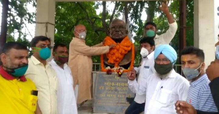 Jamshedpur : विधायक सरयू राय समेत भाजमो व भाजपा ने लोकनायक जयप्रकाश नारायण को दी श्रद्धांजलि, सरयू राय ने कहा-बिहार में फिर बनेगी एनडीए गठबंधन की सरकार, नीतीश बनेंगे मुख्यमंत्री, झारखंड में दुमका व बेरमो दोनों सीट पर राज्य सरकार की प्रतिष्ठा दांव पर