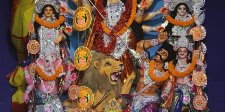 Durga Puja : महानवमी को हुई मां सिद्धिदात्री की पूजा, प्रतिमा विसर्जन कल