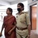 Jamshedpur : परसुडीह में महिला कर रही थी सरकारी जमीन का अतिक्रमण, पुलिस पहुंची तो खुद तो किरोसिन छिड़कर आत्मदाह का किया प्रयास, थाने लायी गयी