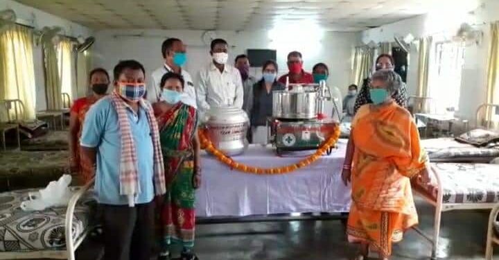 Jamshedpur : टीम संघर्ष ने कुष्ठ आश्रम में दी इडली बनाने वाली मशीन व ग्राइंडर