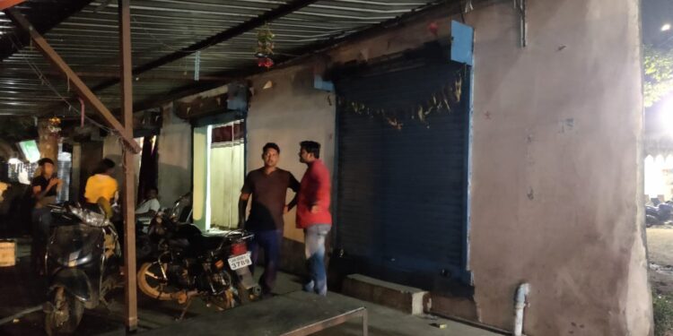 Jamshedpur : सीतारामडेरा पुलिस ने अवैध गैस कटिंग कर रहे दुकान पर मारा छापा, सिलेंडर जब्त कर पुलिस ने दुकान को किया सील