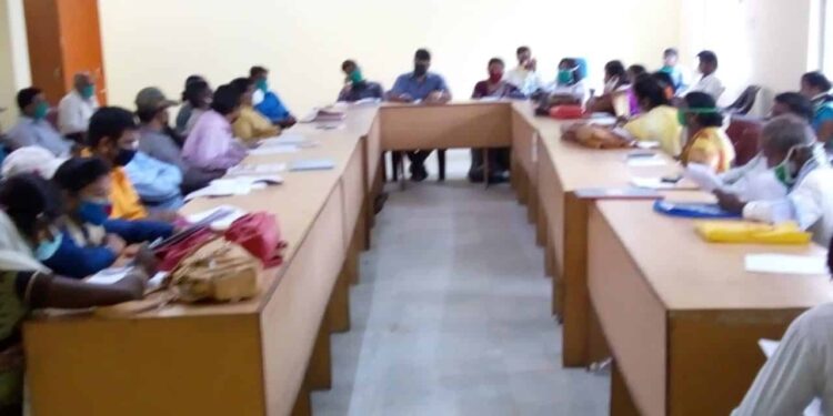 jamshedpur-rural-घाटशिला प्रखंड कार्यालय में पंसस और पदाधिकारियों की हुई बैठक, कई प्रस्ताव पारित किए गए